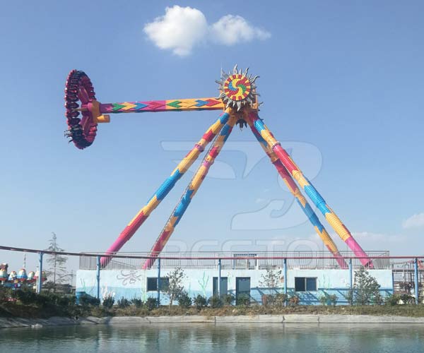 giant frisbee amusement ride